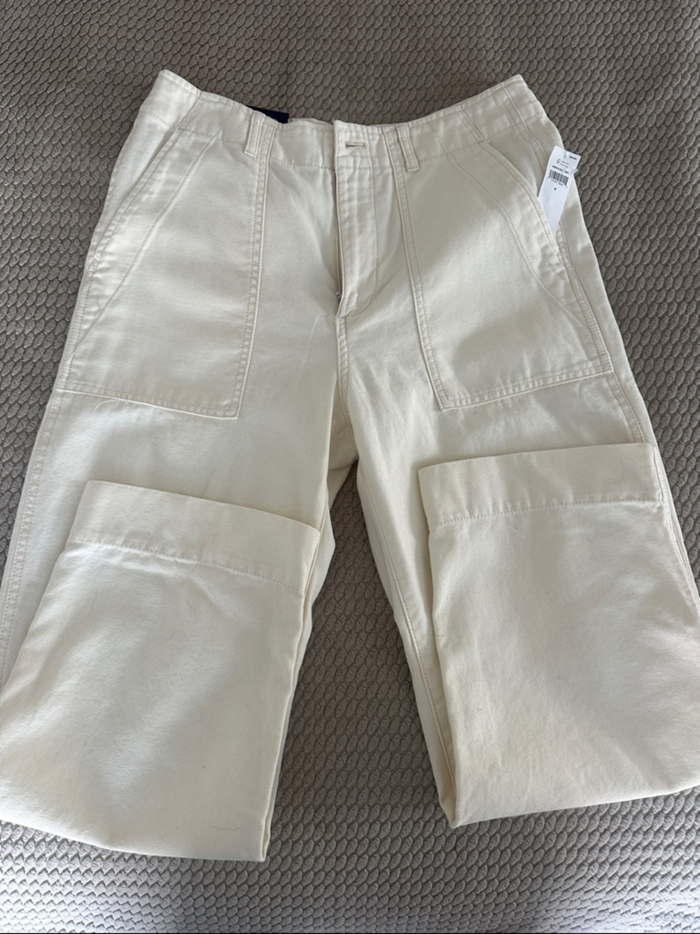BNWT Women’s GAP Straight Leg Cream Pants